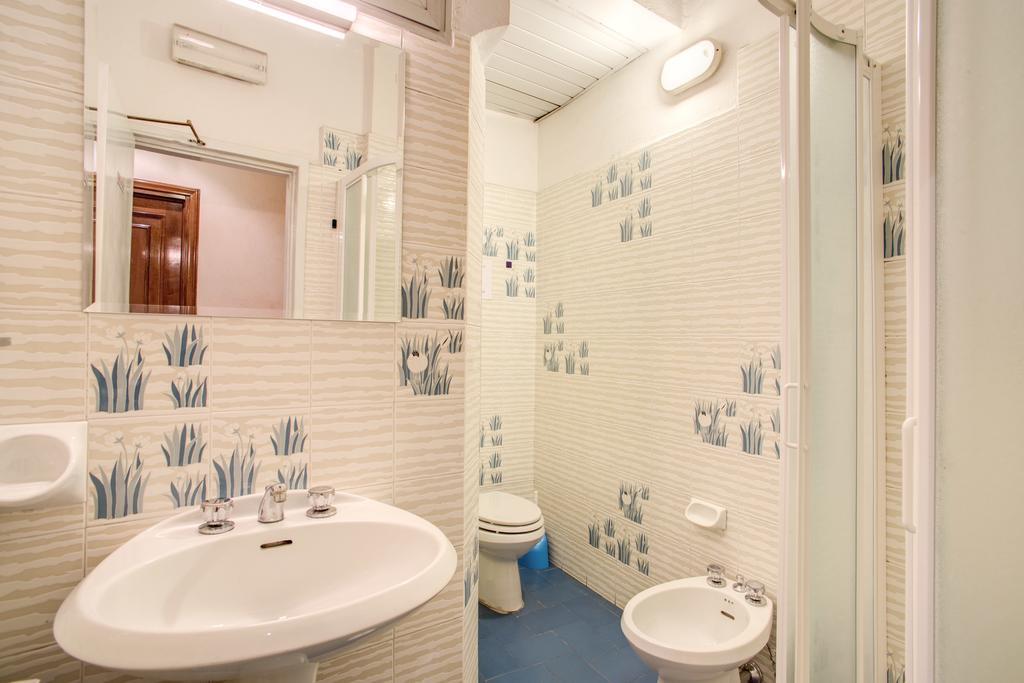 Camera Singola con Bagno in Comune