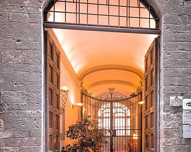 Torre Guelfa Palazzo Acciaiuoli